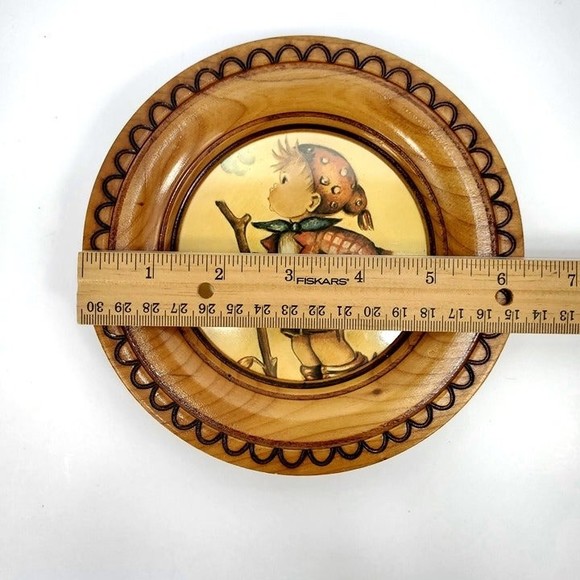 Vintage Hummel Wood Burned Round Frame Wall Hanging - Picture 7 of 8